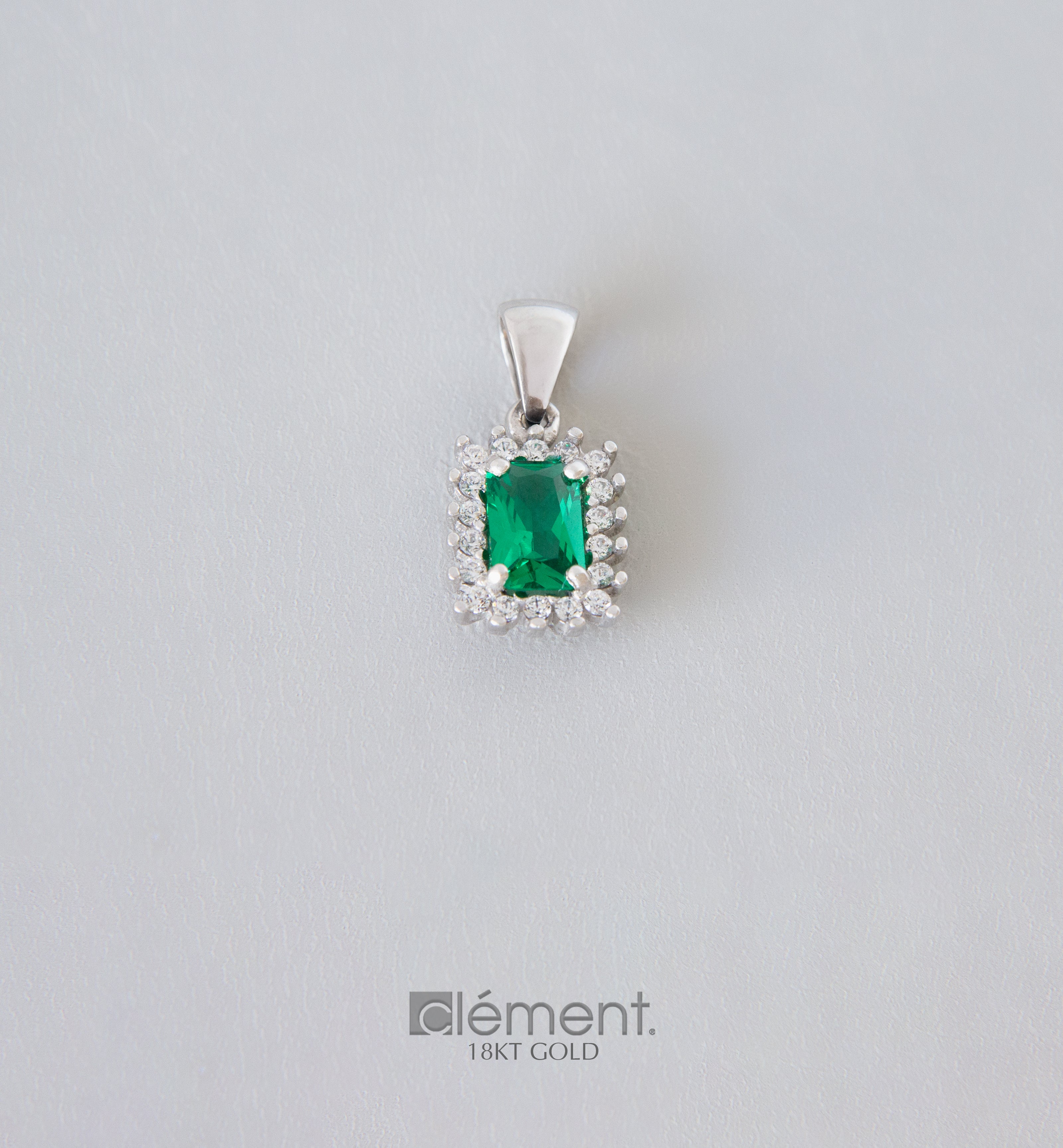 18ct White Gold pendant with Zirconia Stones