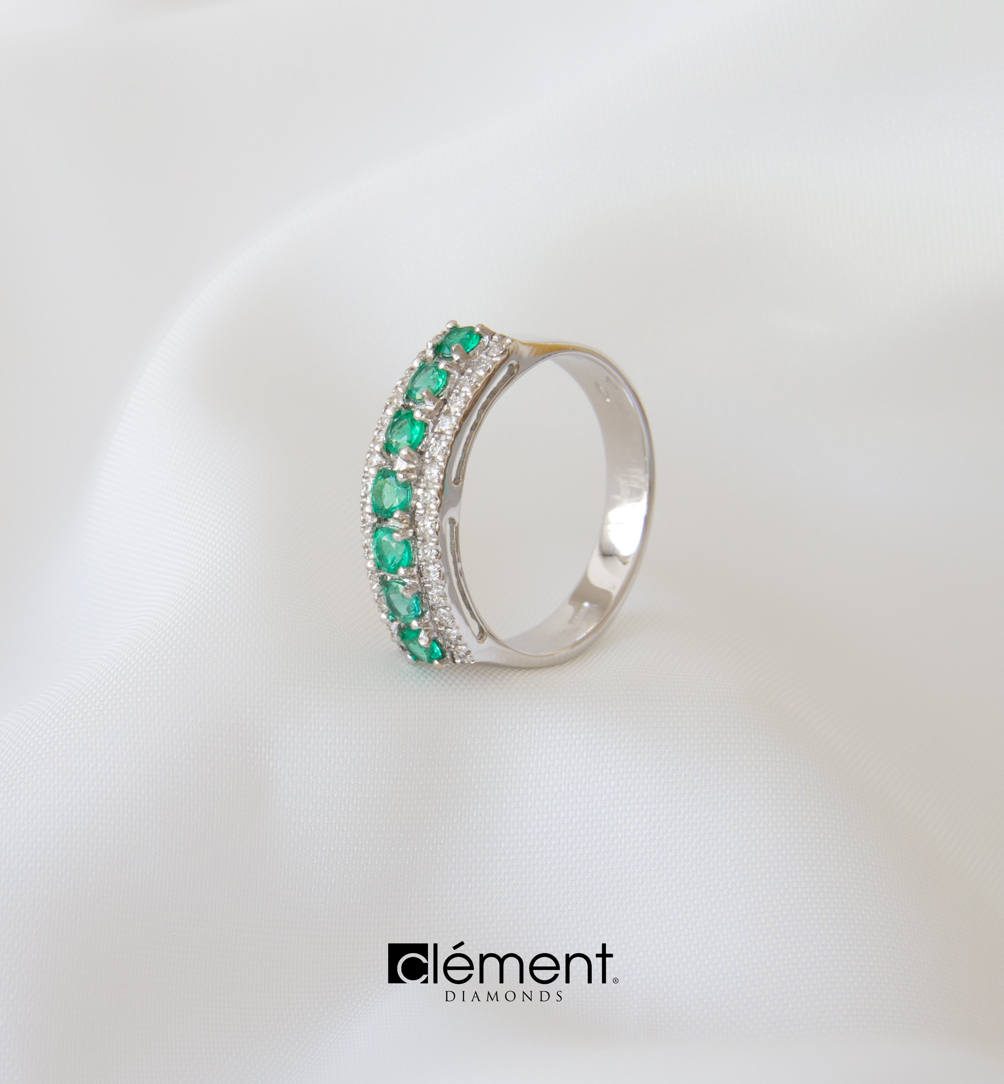 18ct White Gold Diamond & Emerald Ring