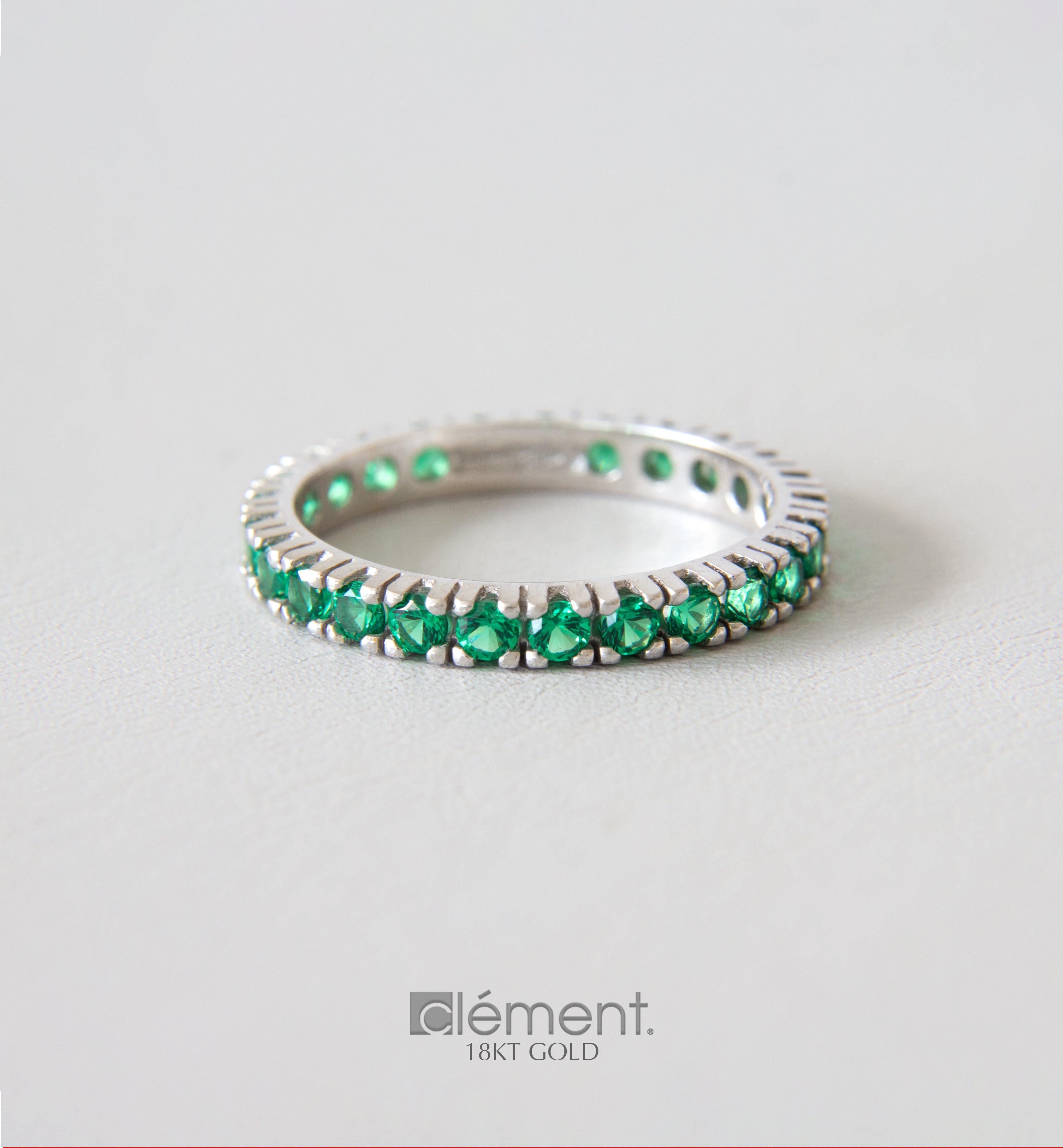 18ct White Gold Green CZ Stones Ring