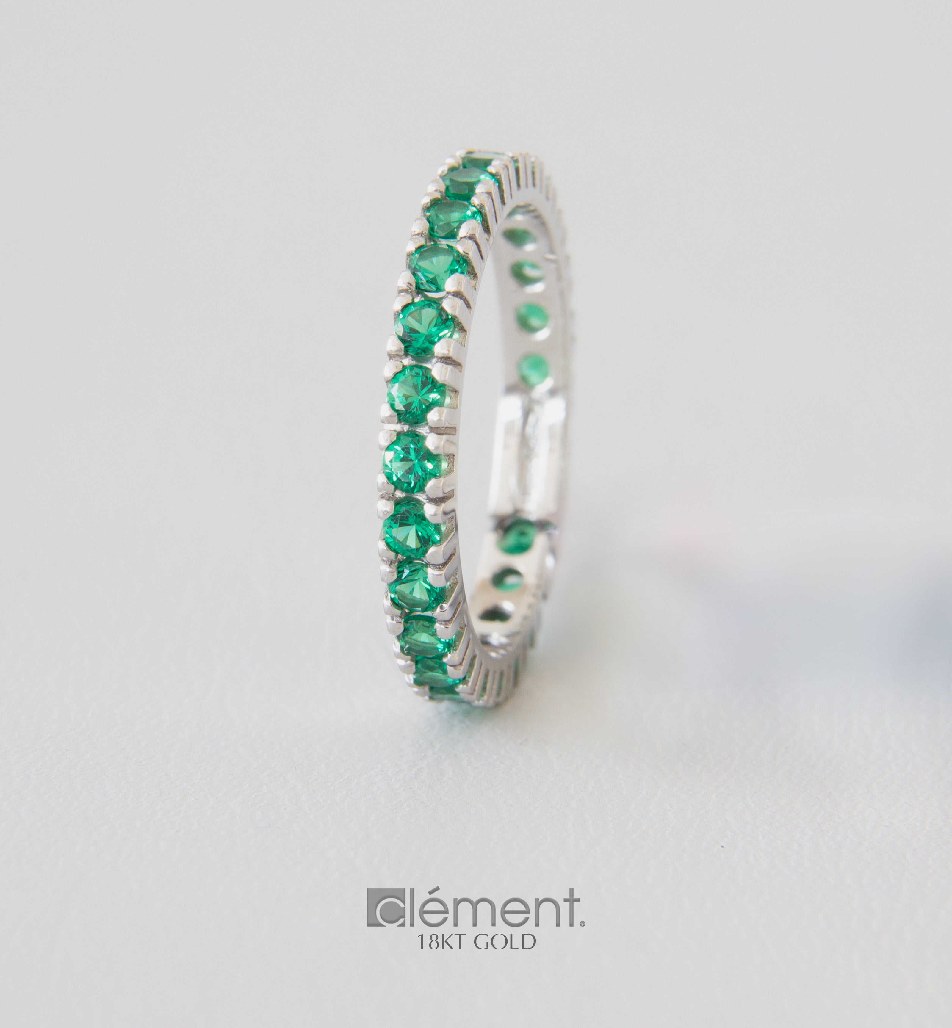 18ct White Gold Green CZ Stones Ring