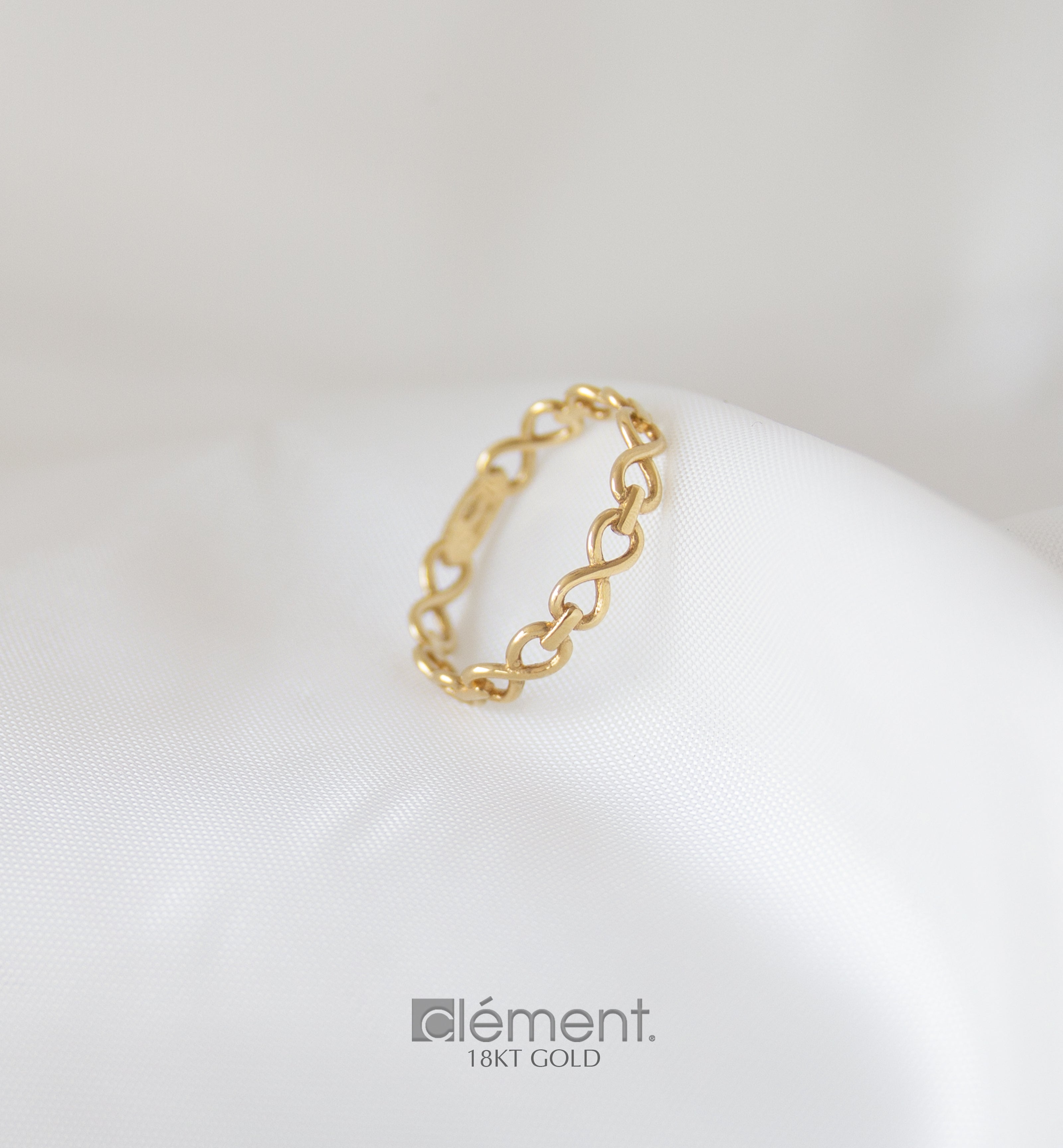 18ct Yellow Gold Infinity Design Ring