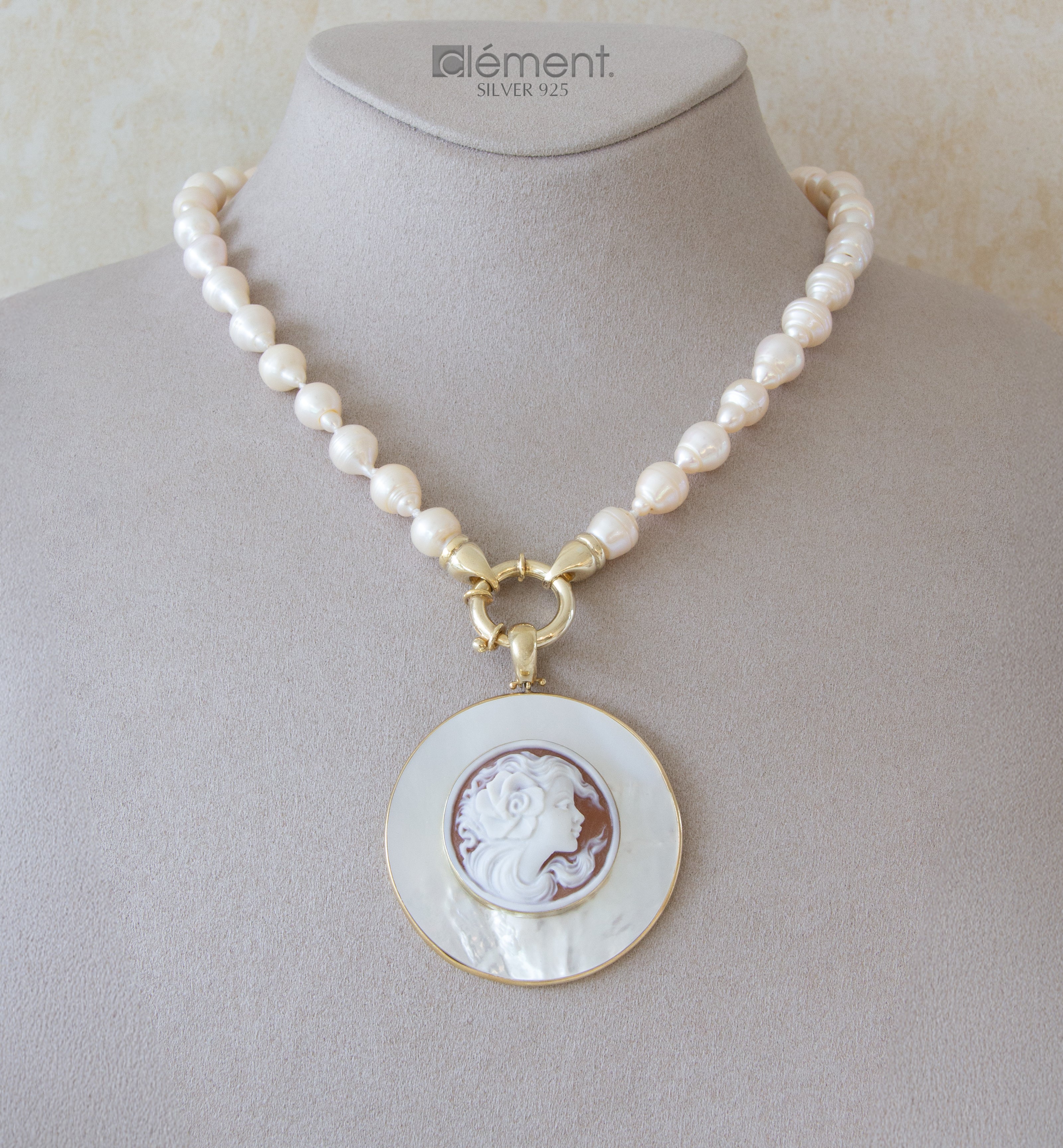 FW Cultured Pearl Necklace with Mother of Pearl and Cameo Pendant