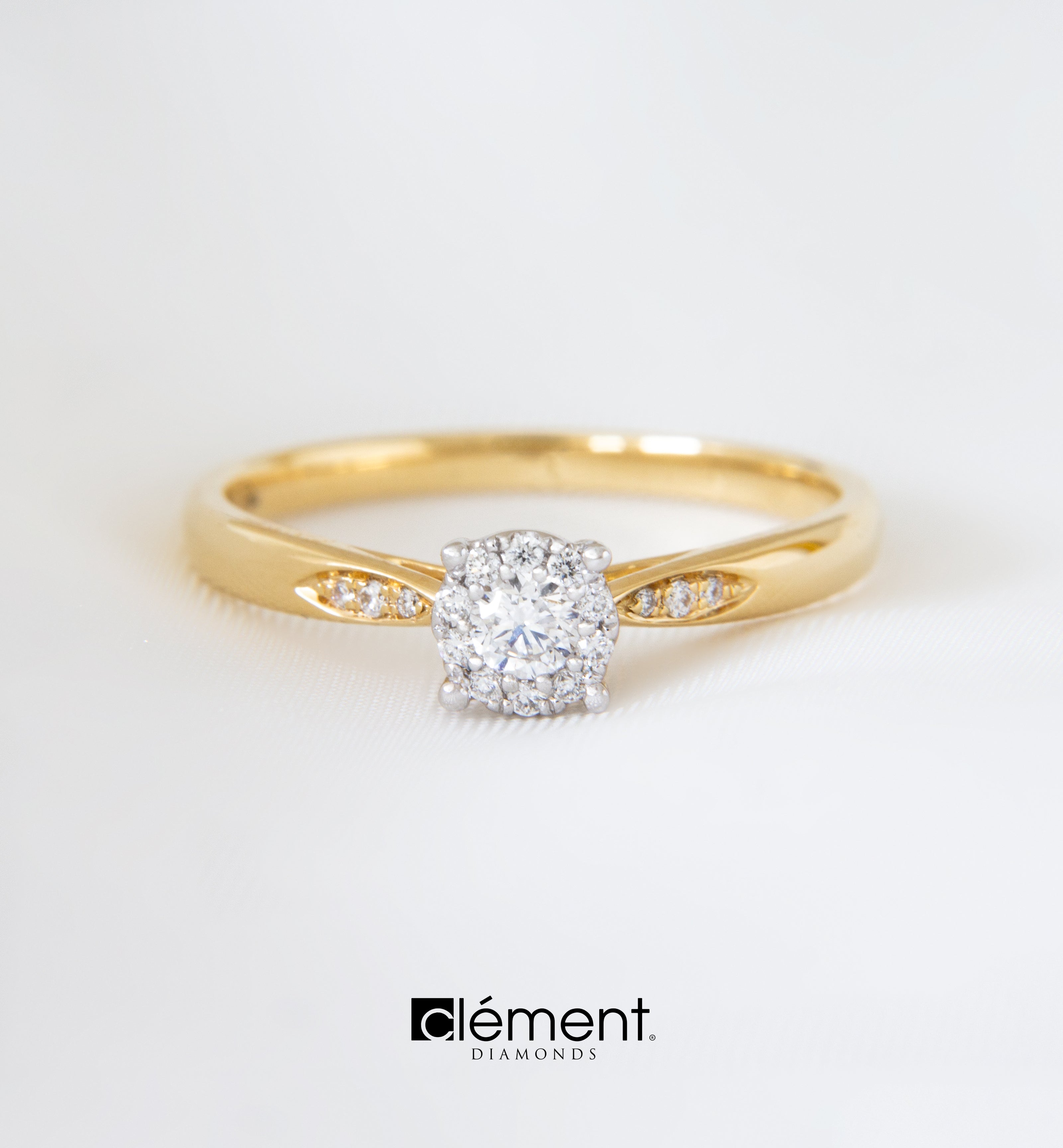 18ct Gold Cluster of Diamond Ring