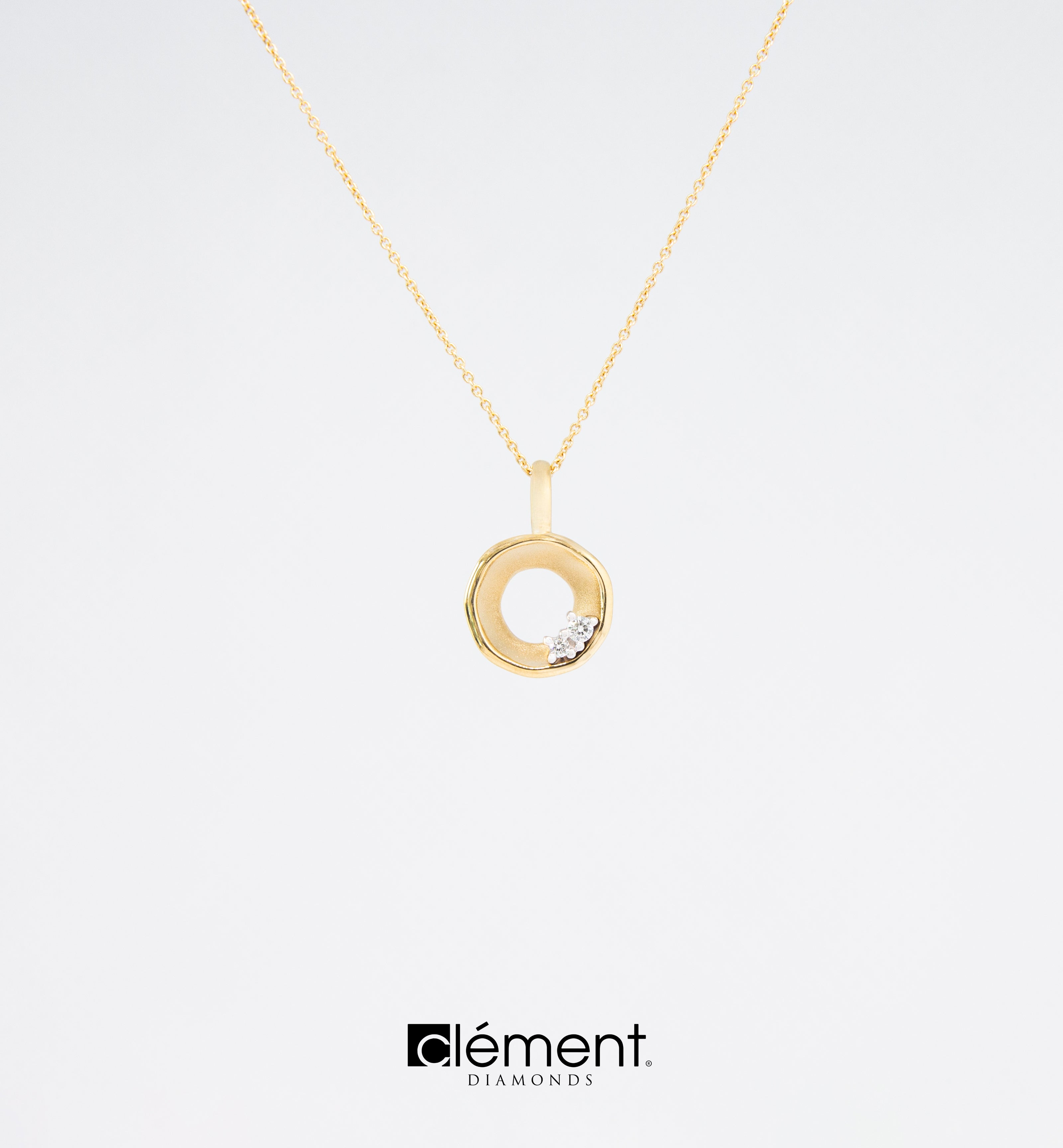 18ct Yellow Gold Circle Design Diamond Pendant