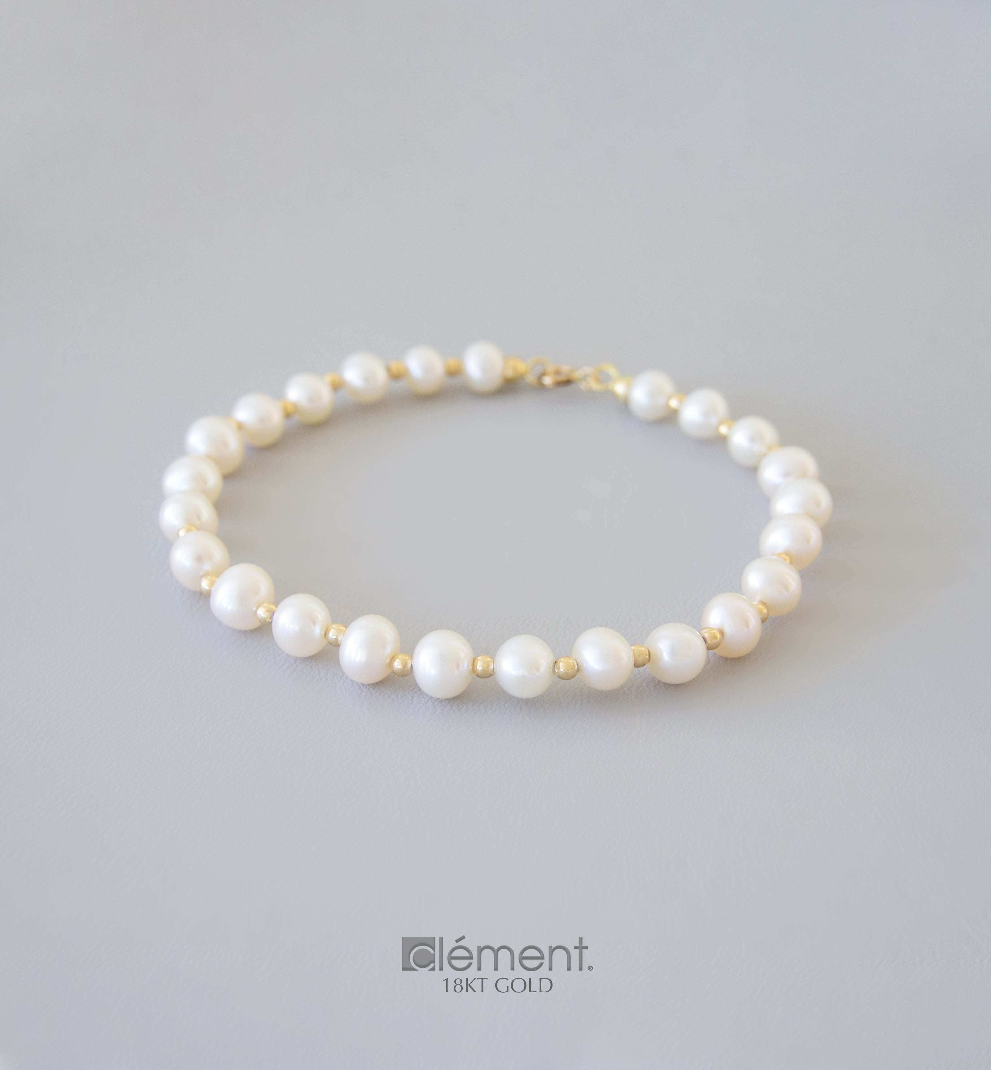FW Cultured Pearl Bracelet with 18ct Gold Inserts