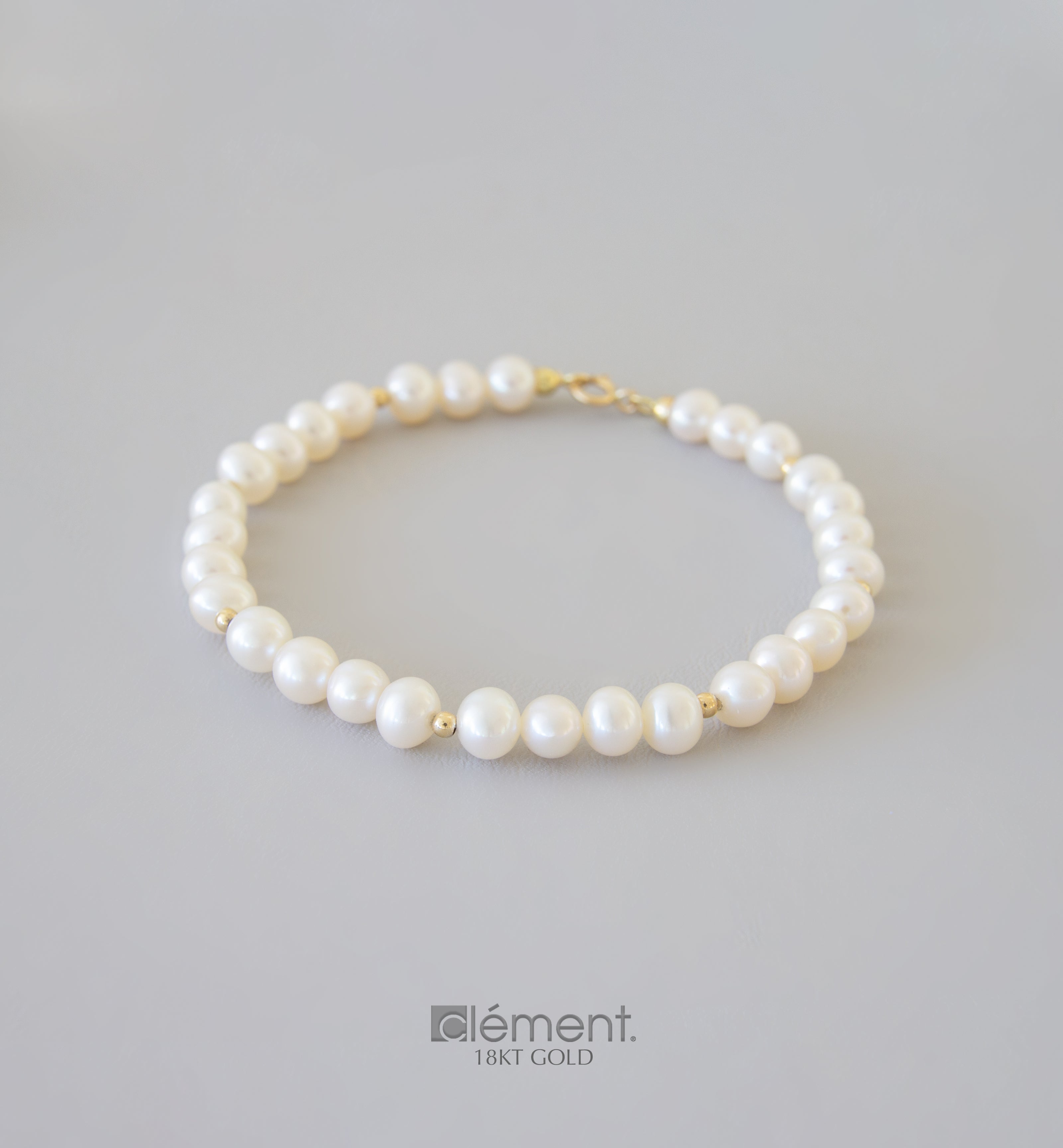 FW Cultured Pearl Bracelet with 18ct Gold Insert