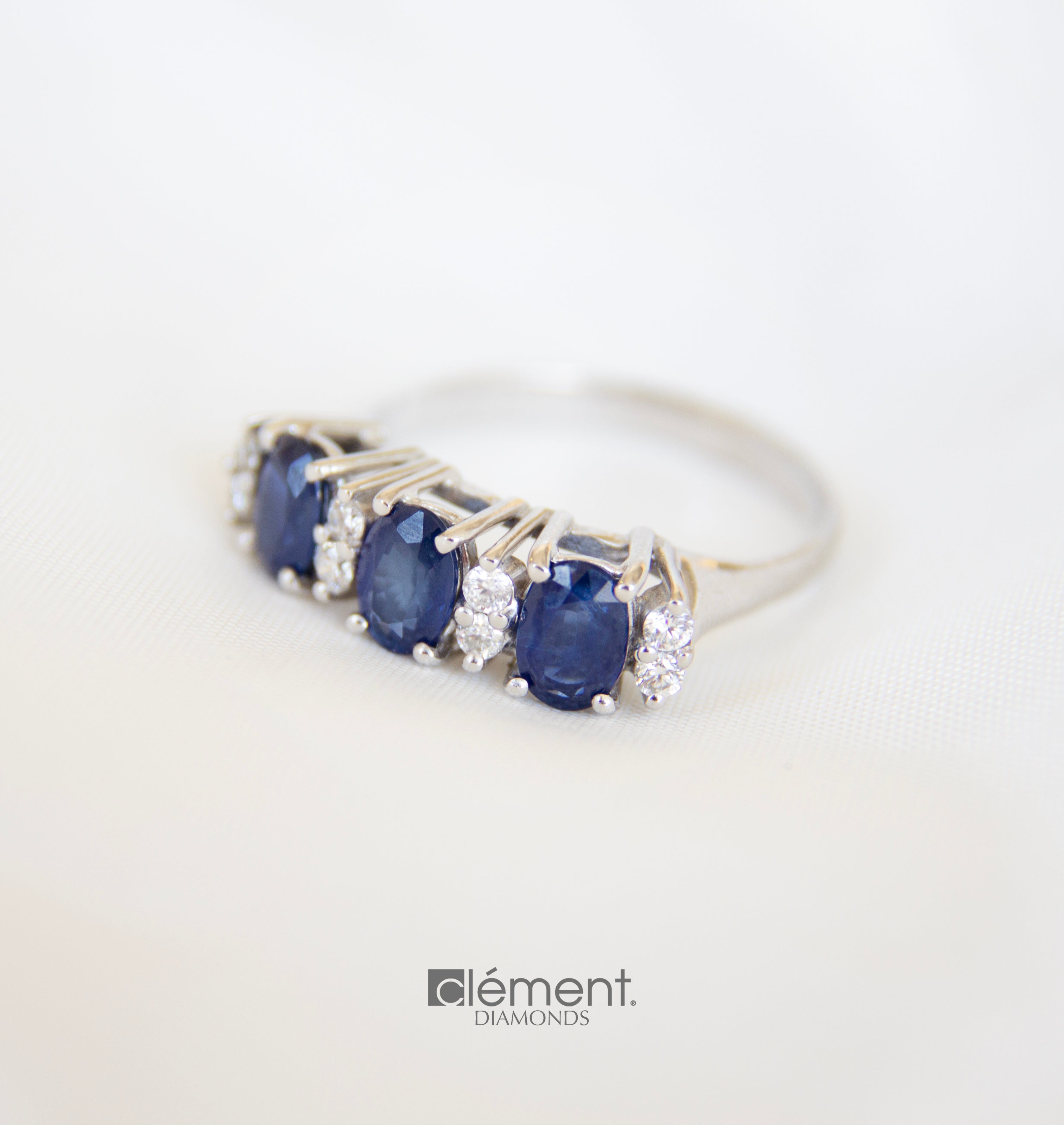 18ct White Gold Natural Diamond & Blue Sapphire Ring