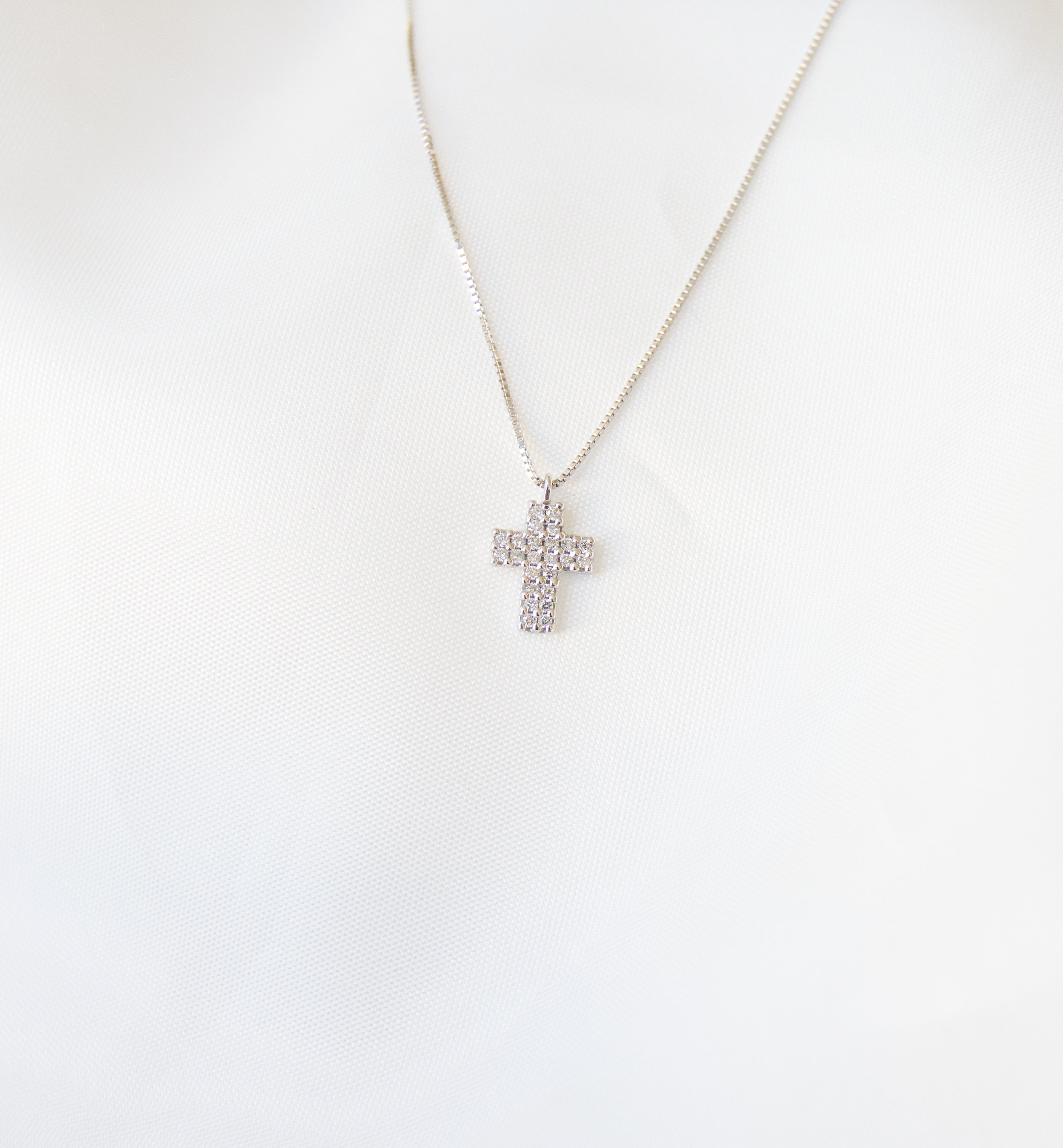 18ct White Gold Natural Diamond Cross