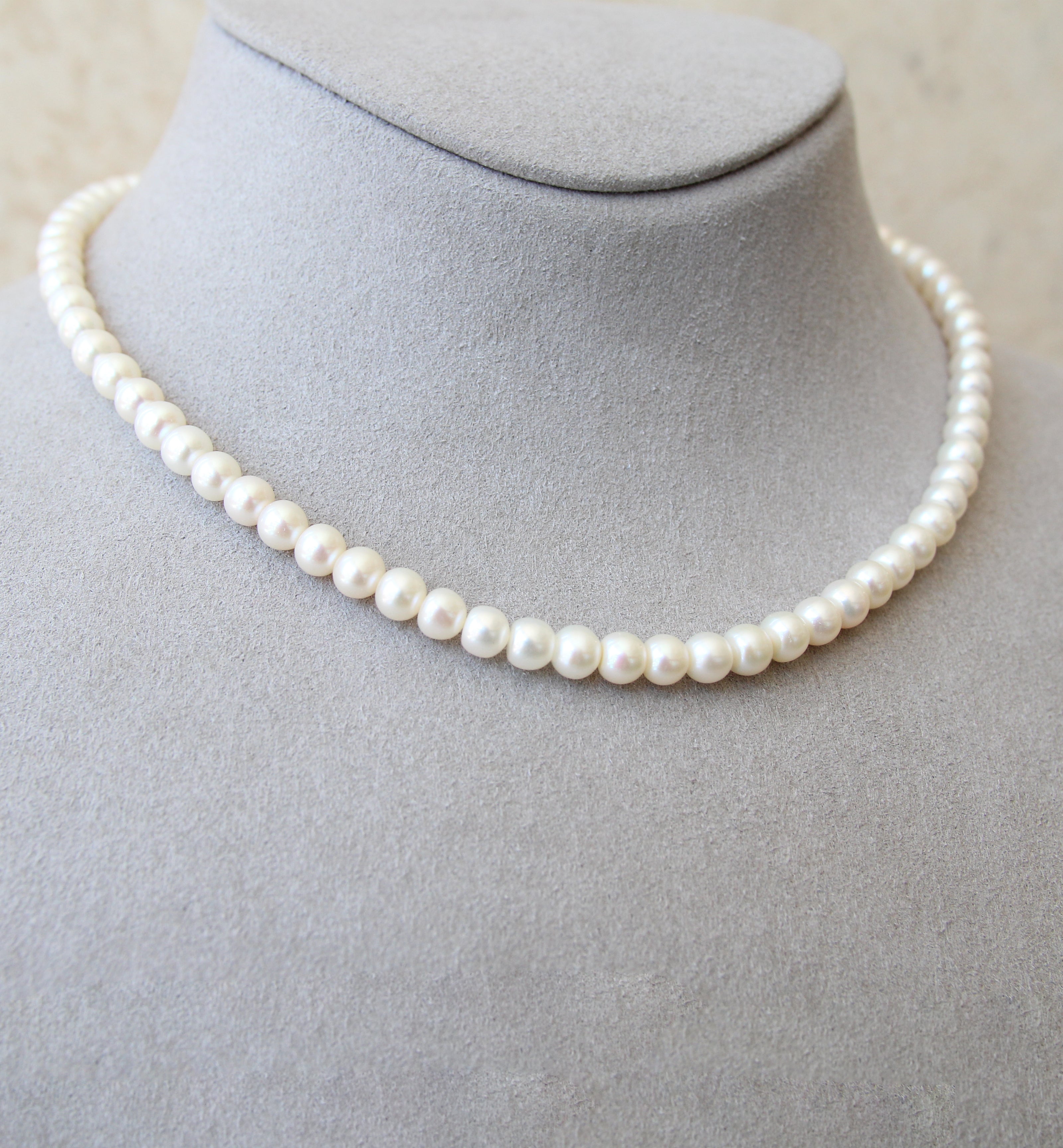 Cultured Pearl Necklace with 18ct Gold Clasp