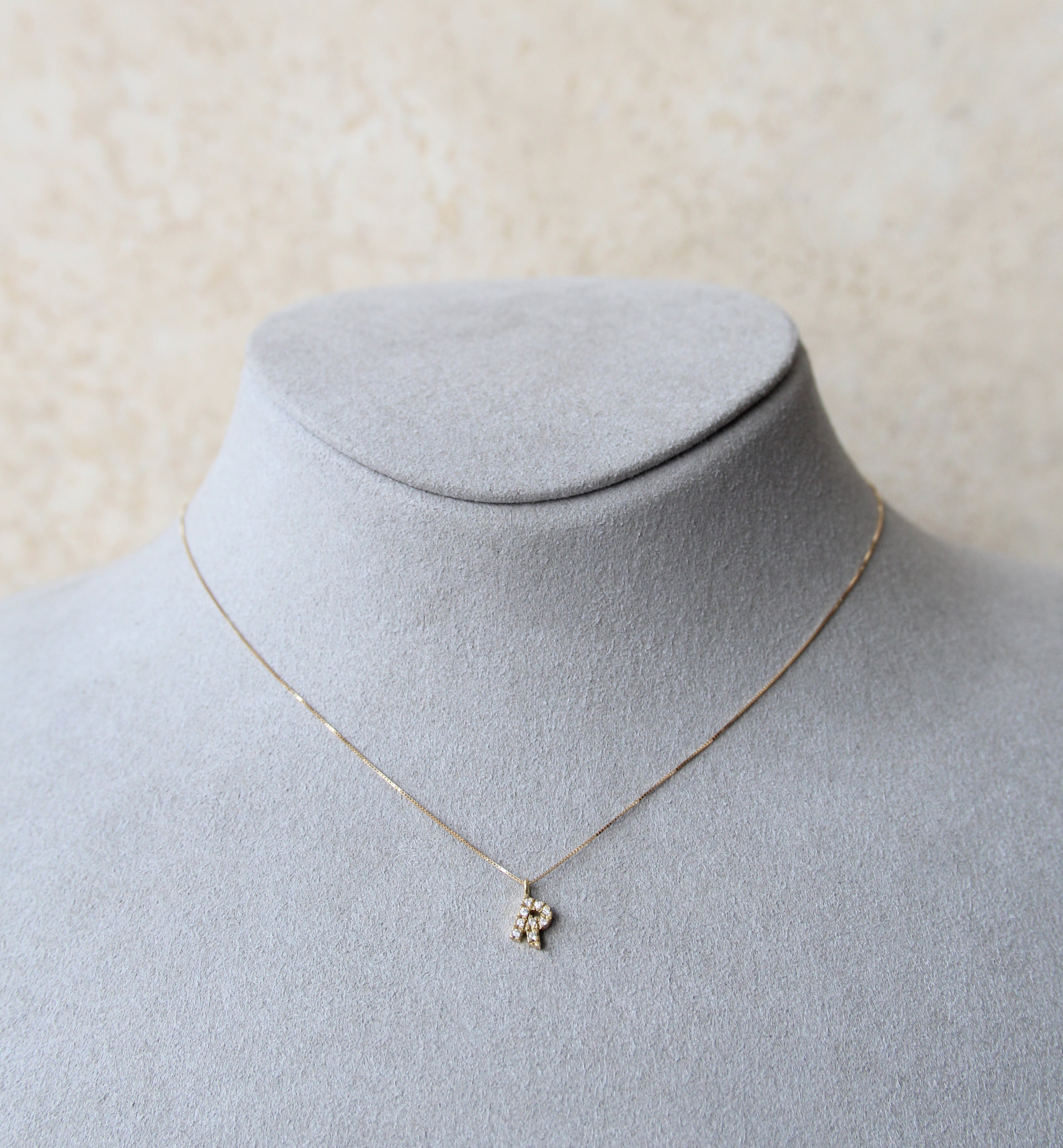 18ct Yellow Gold Letter R
