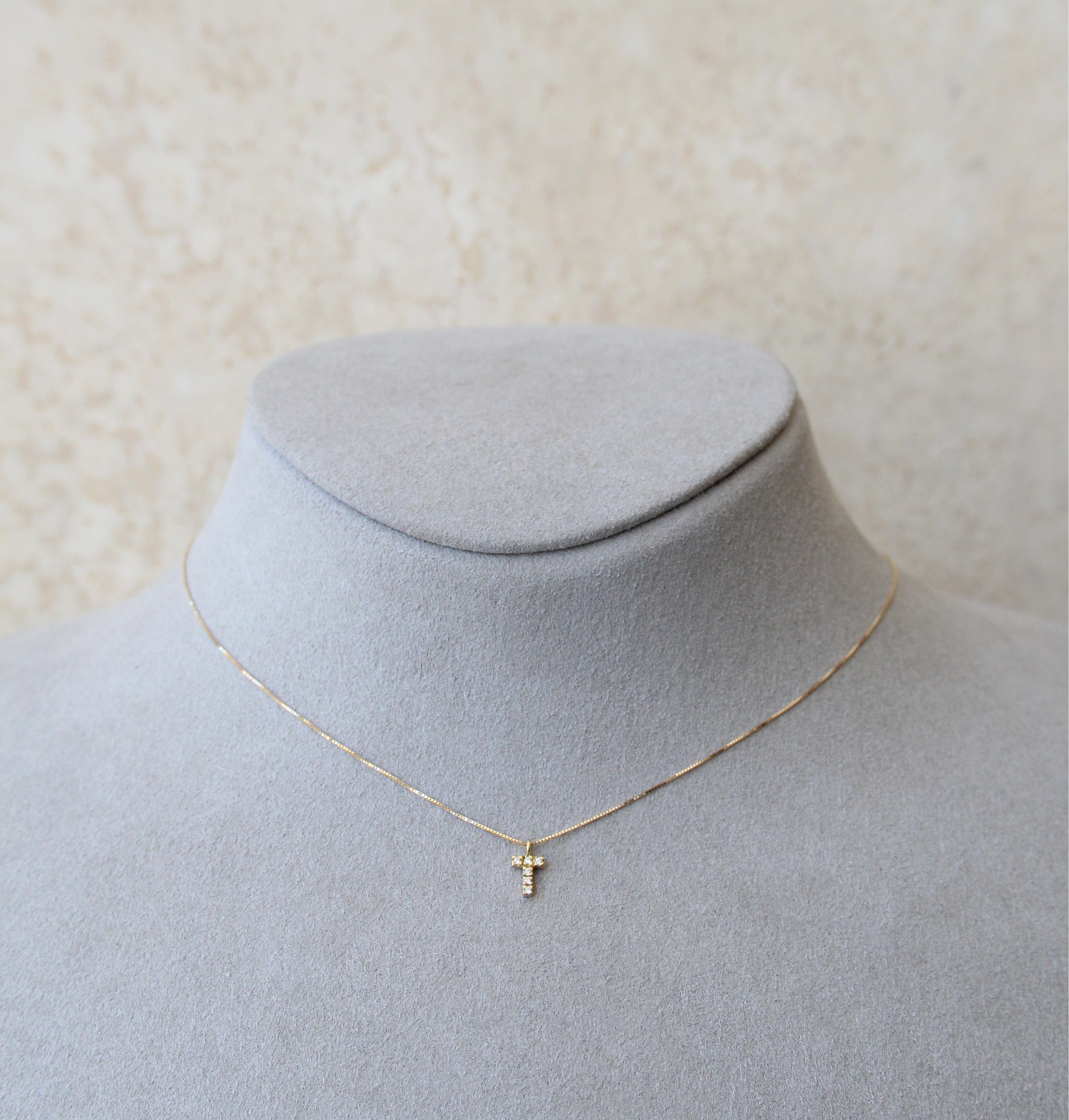 18ct Yellow Gold Letter T