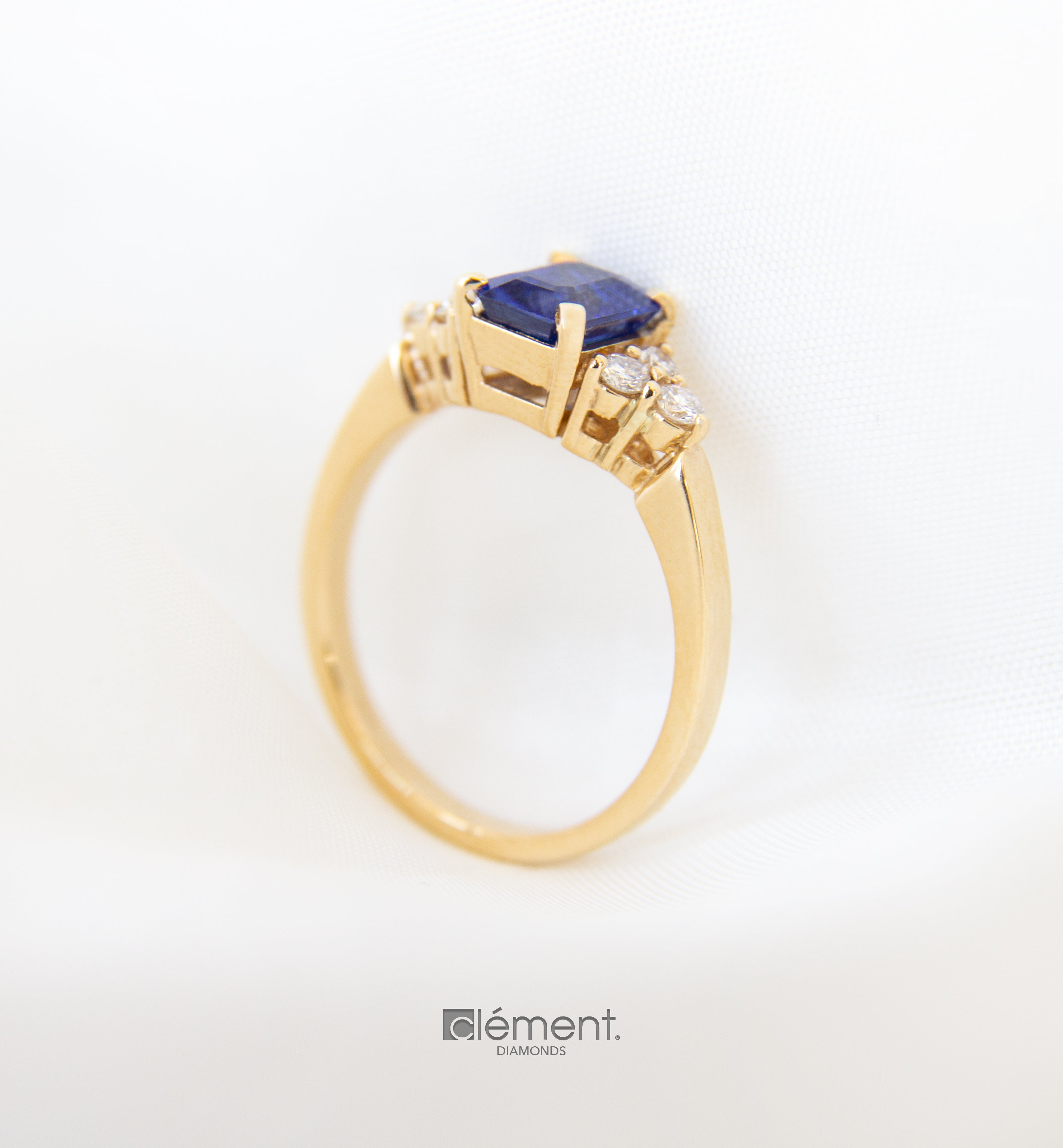 18ct Yellow Gold Natural Diamond & Blue Sapphire Ring