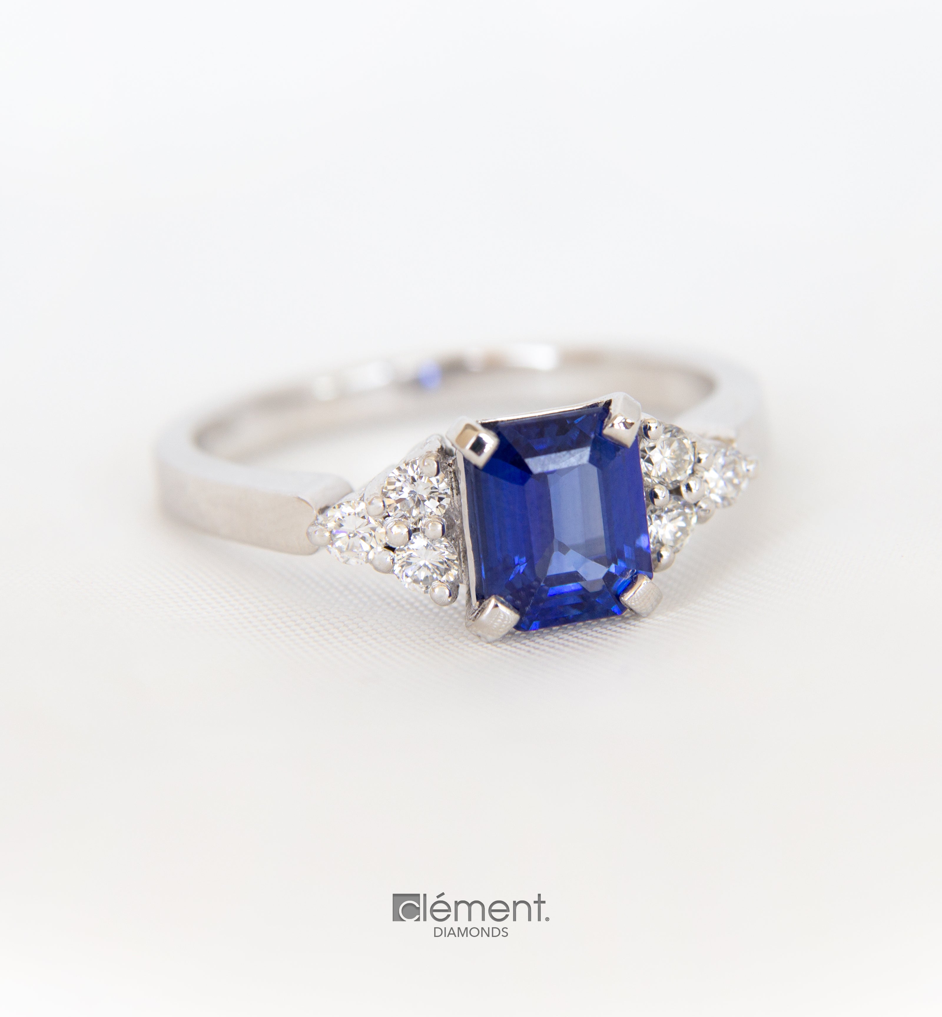 18ct White Gold Natural Diamond & Blue Sapphire Ring