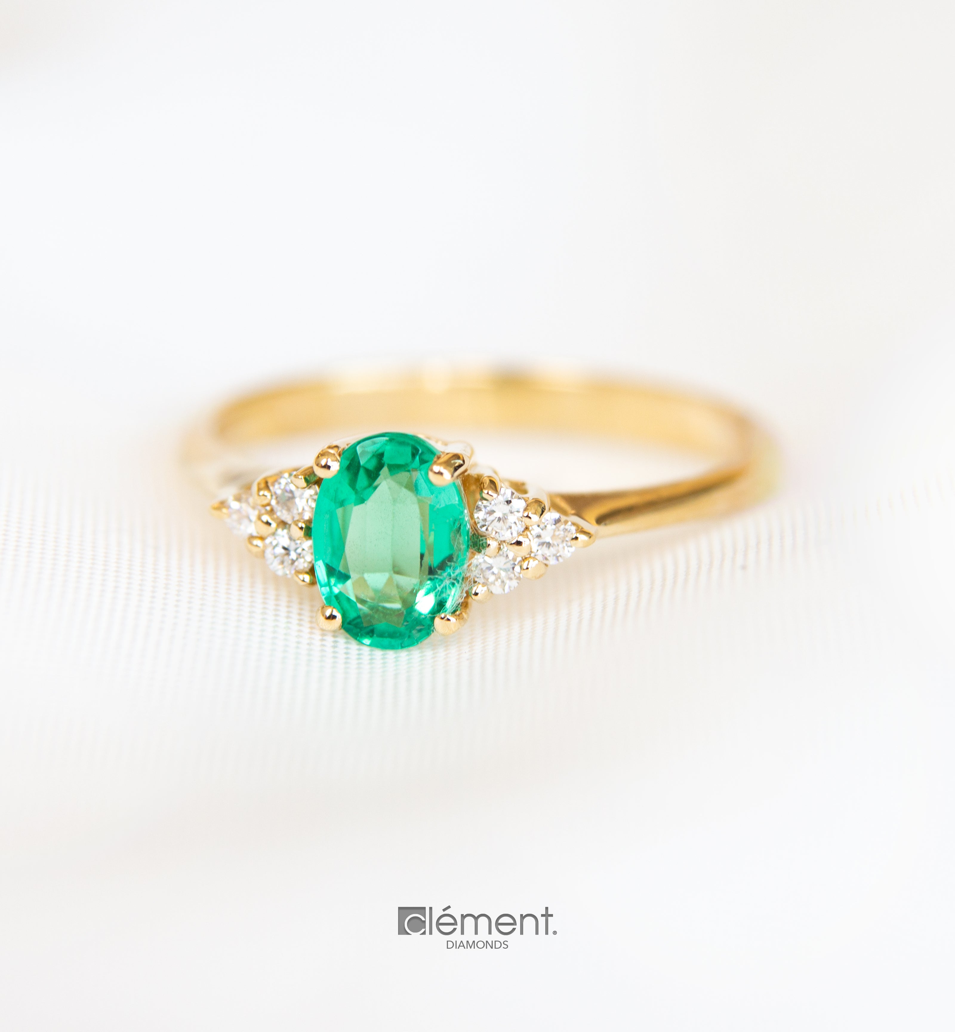 18ct Yellow Gold Diamond & Emerald Ring